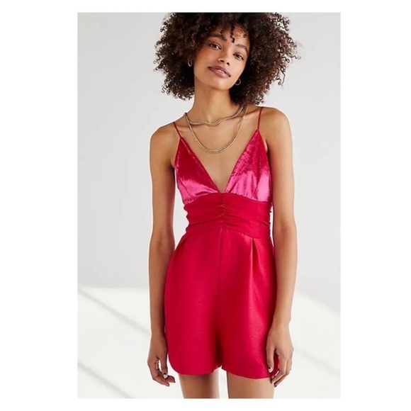 FREE PEOPLE x Revolve Bright Pink V Neck Satin Romper Size 6 NEW Barbie Core - Picture 2 of 9